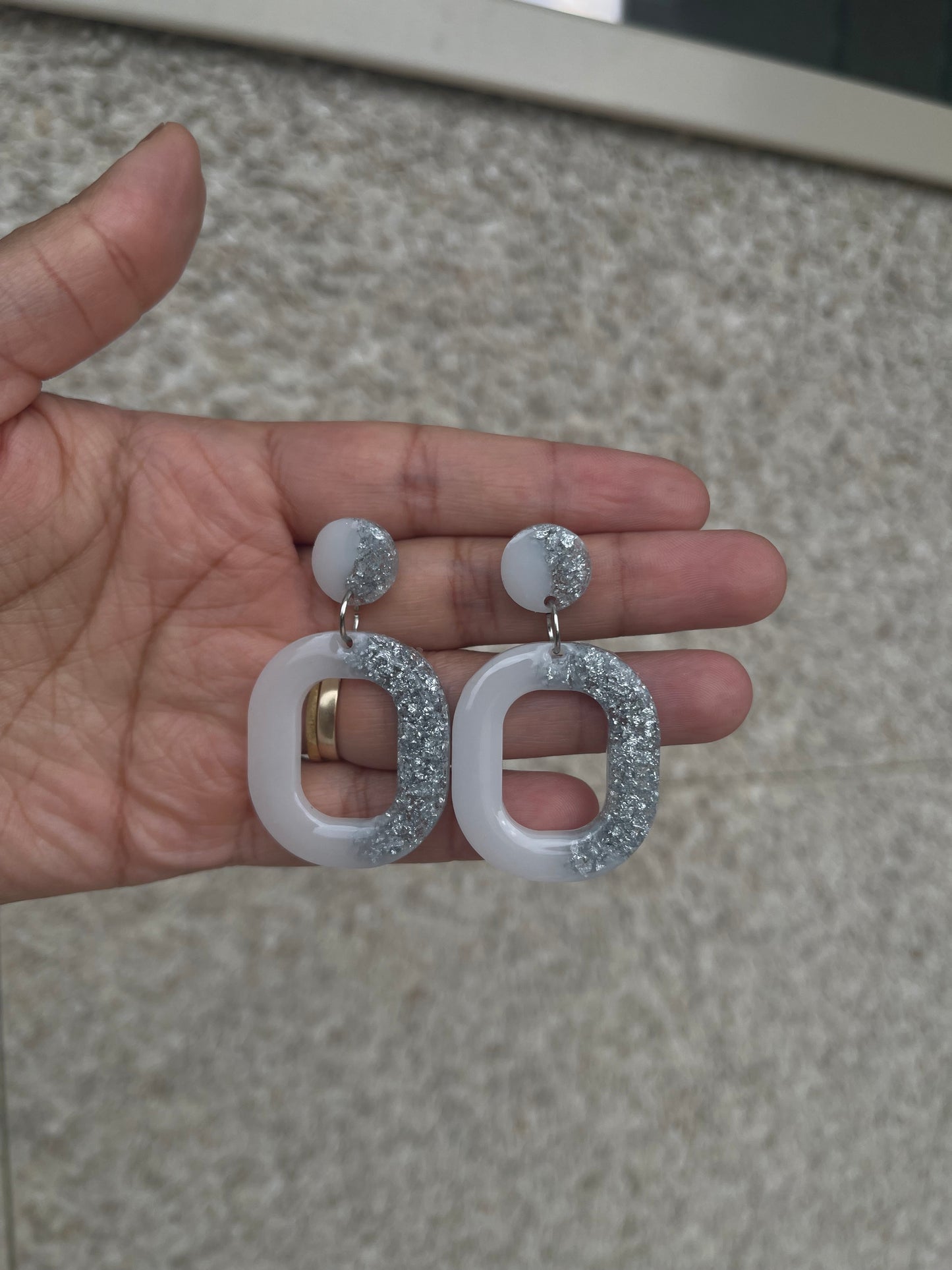 Boucles d’oreilles " Louna " en résine