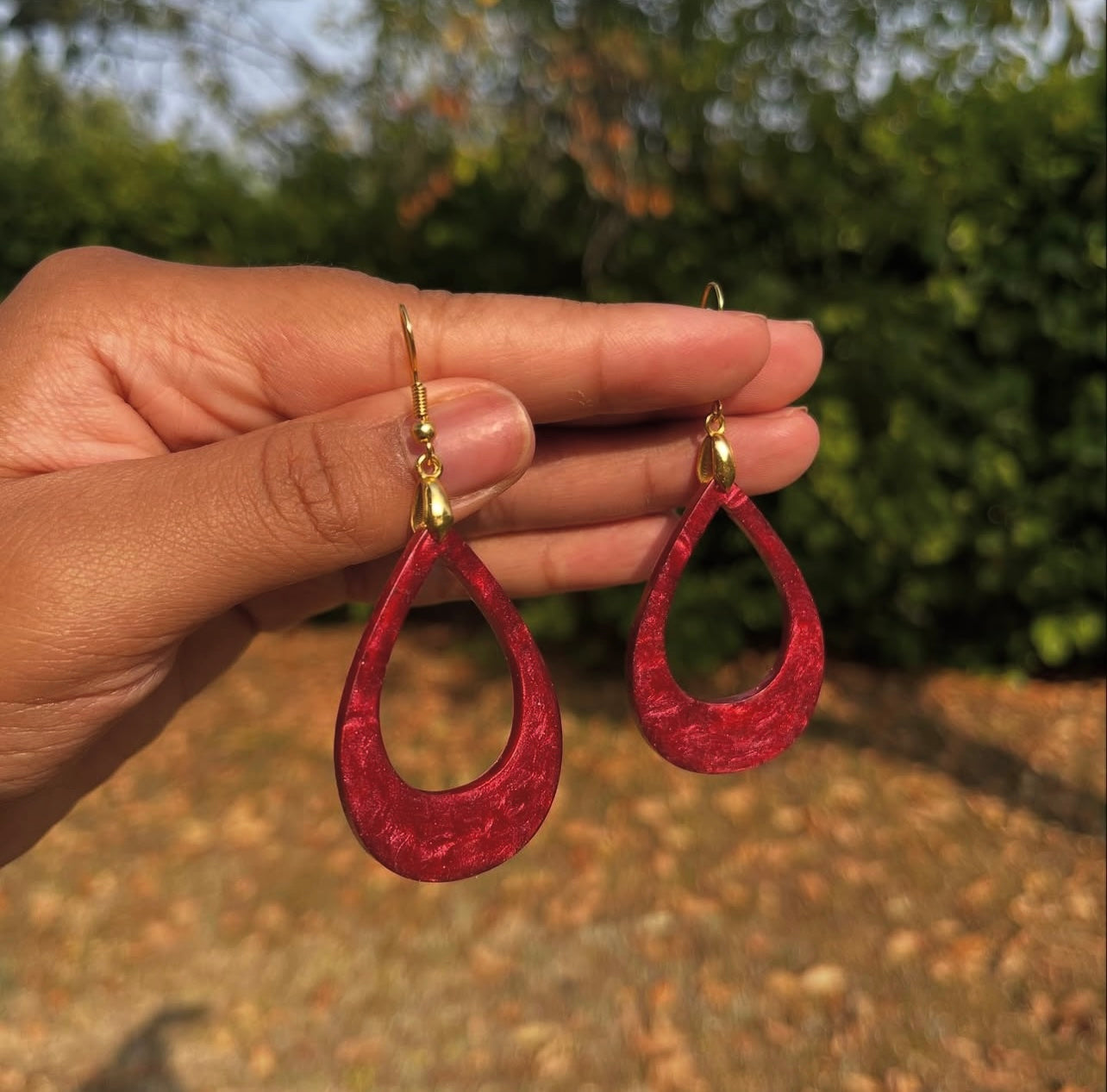 Boucles d’oreilles " Rubis " en résine