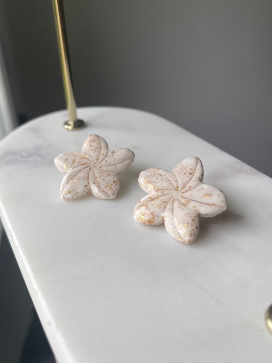 Boucles d’oreilles " grande fleur frangipane "